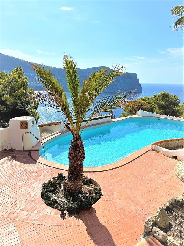 Villa estilo Pedro Otzoup con impresionantes vistas al mar