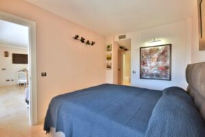 014 Gästeschlafzimmer mit Kleiderschränken