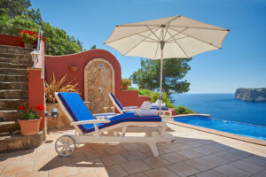 Mediterrane Villa mit Meerblick und Ferienlizenz