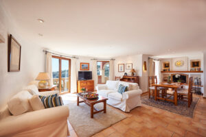 Mediterrane Villa mit Meerblick und Ferienlizenz