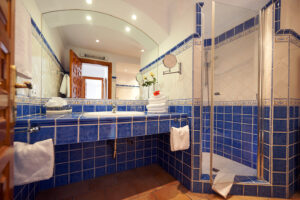 Mediterrane Villa mit Meerblick und Ferienlizenz