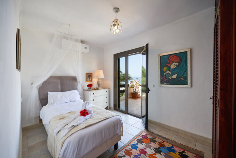 Mediterrane Villa mit Meerblick und Ferienlizenz