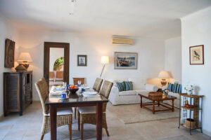 Mediterrane Villa mit Meerblick und Ferienlizenz