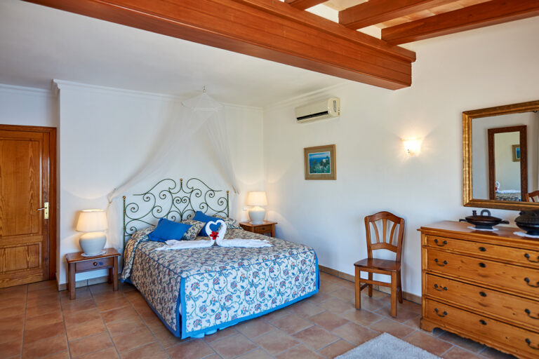 Mediterrane Villa mit Meerblick und Ferienlizenz