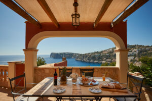 Mediterrane Villa mit Meerblick und Ferienlizenz
