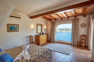 Mediterrane Villa mit Meerblick und Ferienlizenz