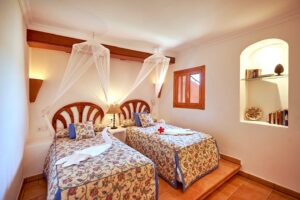 Mediterrane Villa mit Meerblick und Ferienlizenz