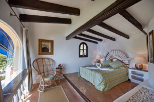 Mediterrane Villa mit Meerblick und Ferienlizenz