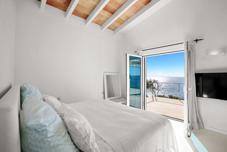 Villa mit traumhaftem Blick in 1. Meereslinie