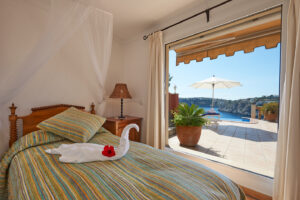 Mediterrane Villa mit Meerblick und Ferienlizenz