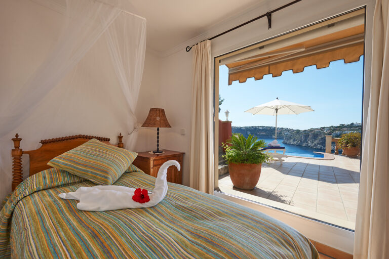 Mediterrane Villa mit Meerblick und Ferienlizenz