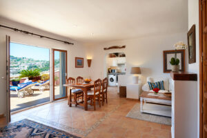 Mediterrane Villa mit Meerblick und Ferienlizenz