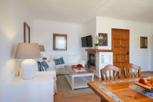 Mediterrane Villa mit Meerblick und Ferienlizenz
