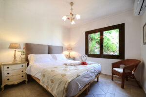 Mediterrane Villa mit Meerblick und Ferienlizenz
