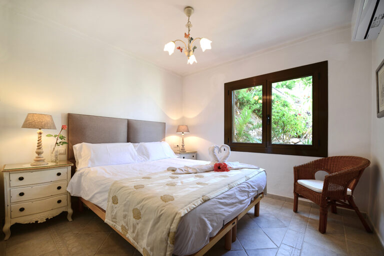 Mediterrane Villa mit Meerblick und Ferienlizenz