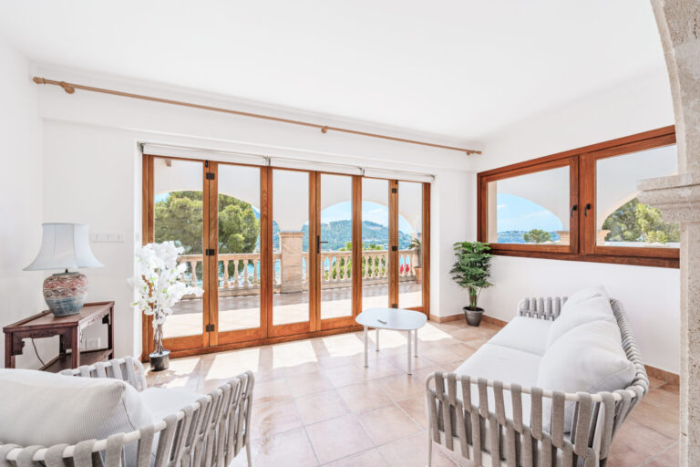 Idyllic villa with harbor view