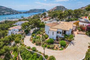 Idyllic villa with harbor view