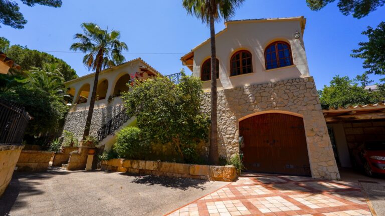 Detached villa near the beach in Paguera