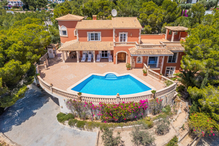 Mediterrane Familienvilla mit herrlichem Meerblick