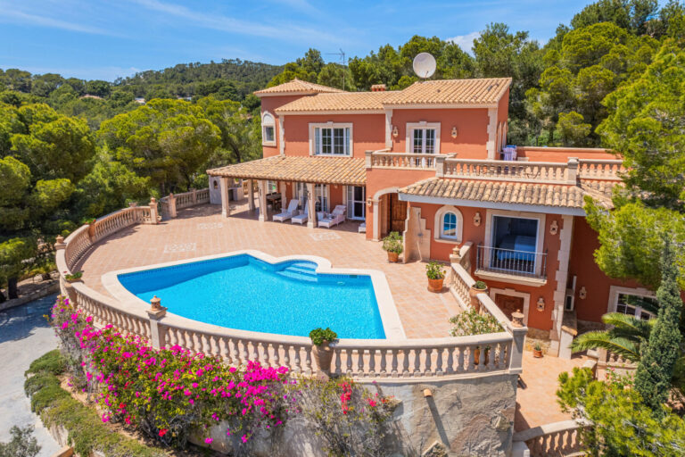 Mediterrane Familienvilla mit herrlichem Meerblick