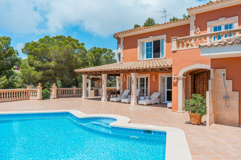 Mediterrane Familienvilla mit herrlichem Meerblick