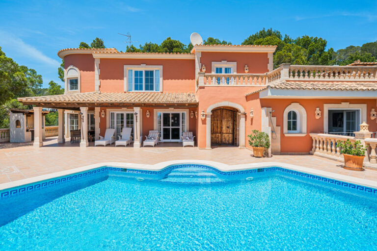 Mediterrane Familienvilla mit herrlichem Meerblick