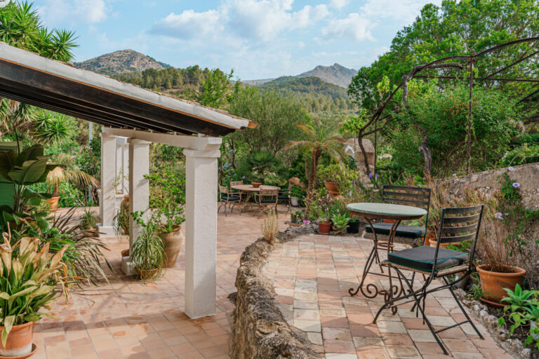 Gartenparadies in S'Arracó – Charmante Finca mit Pool und Bergblick
