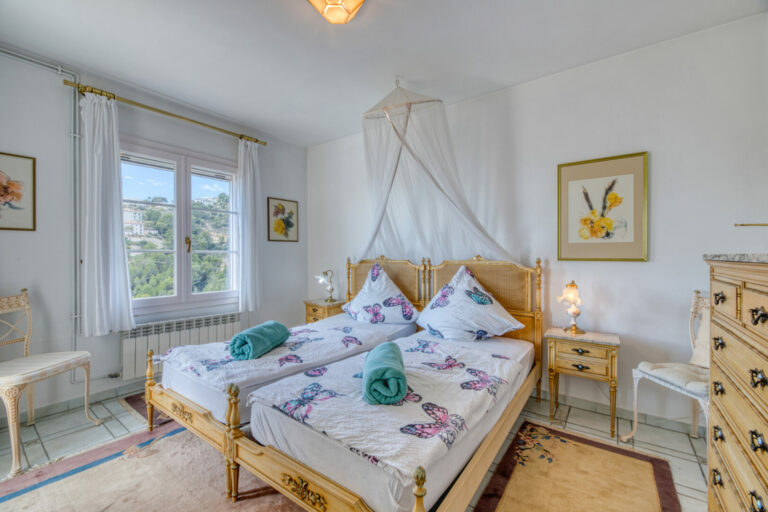 Mediterrane Villa mit traumhaftem Meer- und Hafenblick