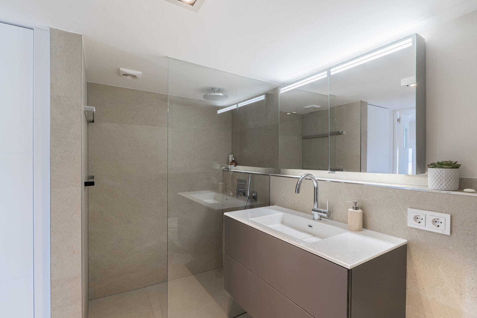 Shooting Carrer de la Serra de Garrafa_Exklusiv Konzept x Soko Studio-WEB-2