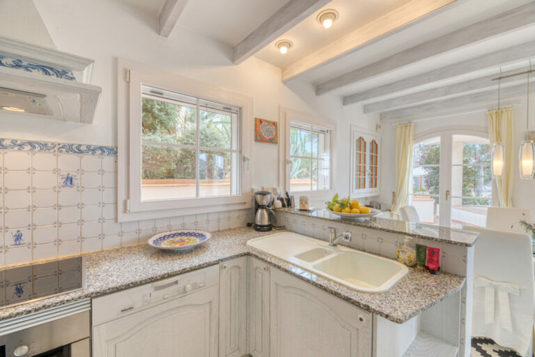 Mediterrane Villa mit traumhaftem Meer- und Hafenblick