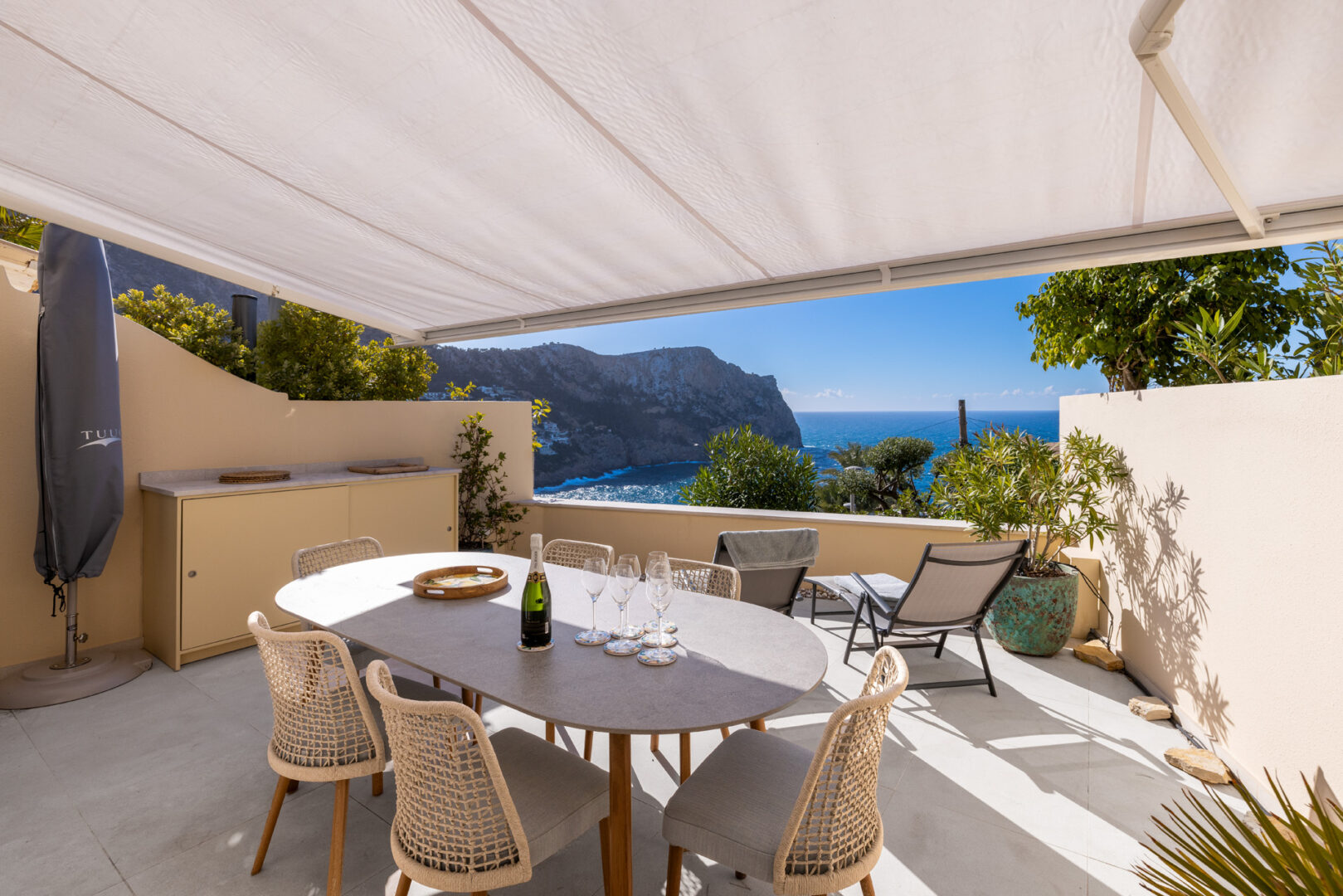 13 Terraza toldo vistas 1